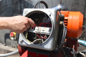 Maintenance électrique d'un équipement industriel