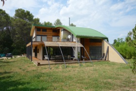 Maison à ossature bois et métal équipée en domotique et en biocompatibilité dans l'hérault